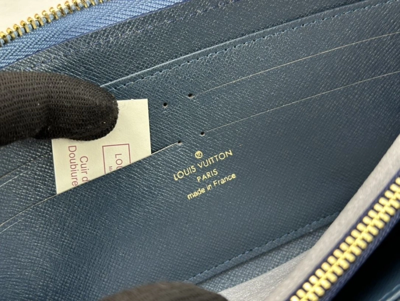 LV Wallets 4233G-0568