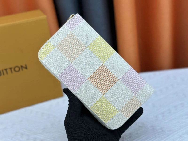 LV Wallets 4233G-0569