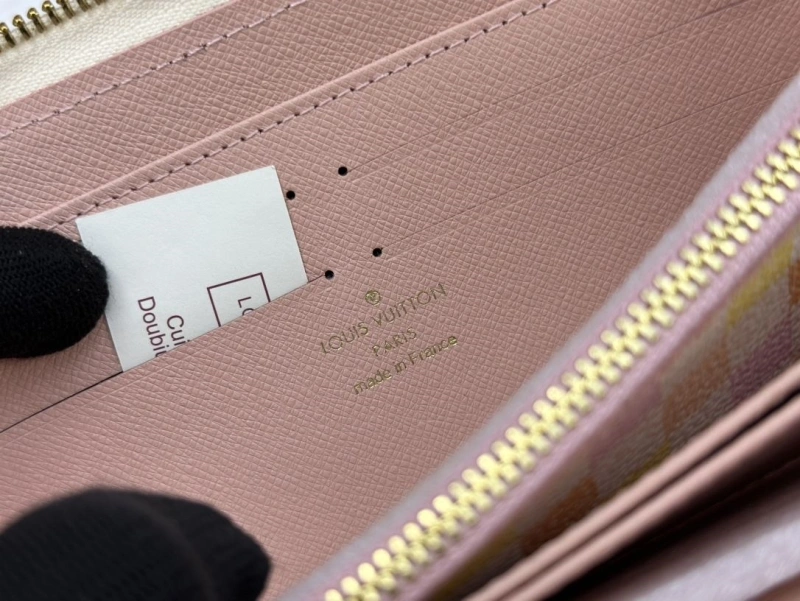 LV Wallets 4233G-0569