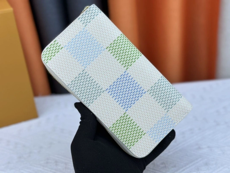 LV Wallets 4233G-0570
