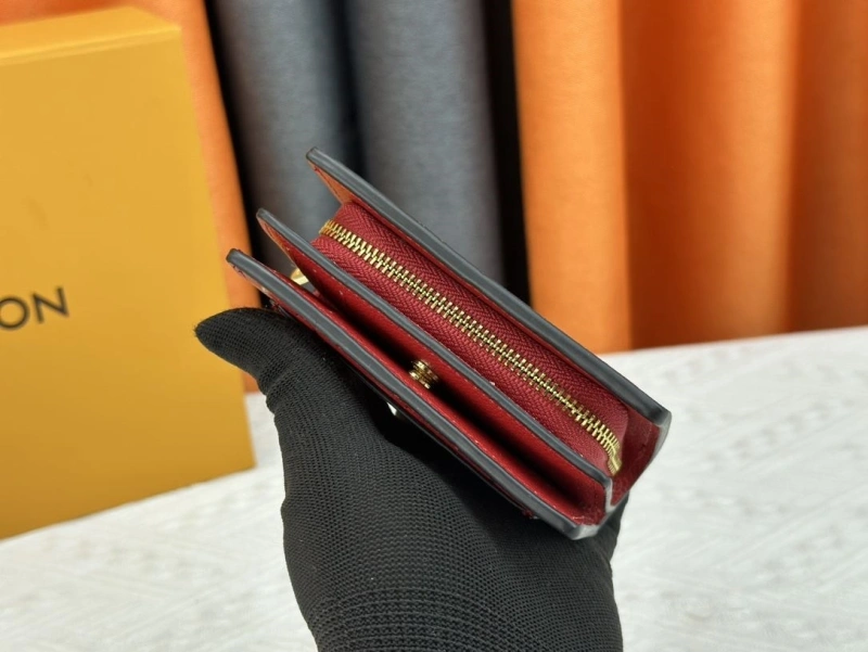 LV Wallets 4233G-0571