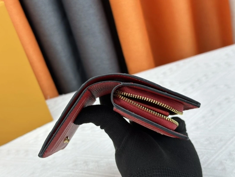 LV Wallets 4233G-0571