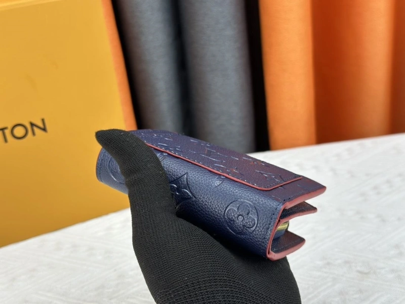 LV Wallets 4233G-0572