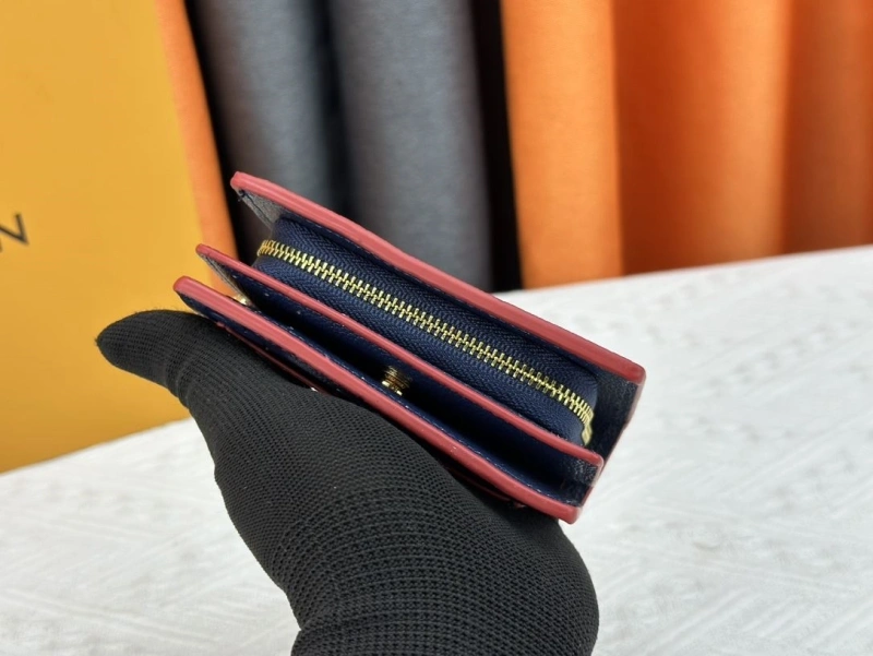 LV Wallets 4233G-0572