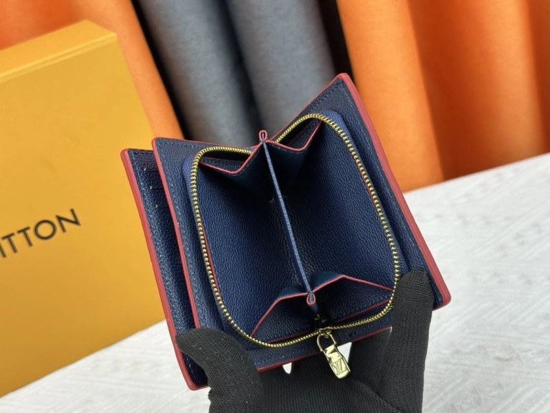 LV Wallets 4233G-0572