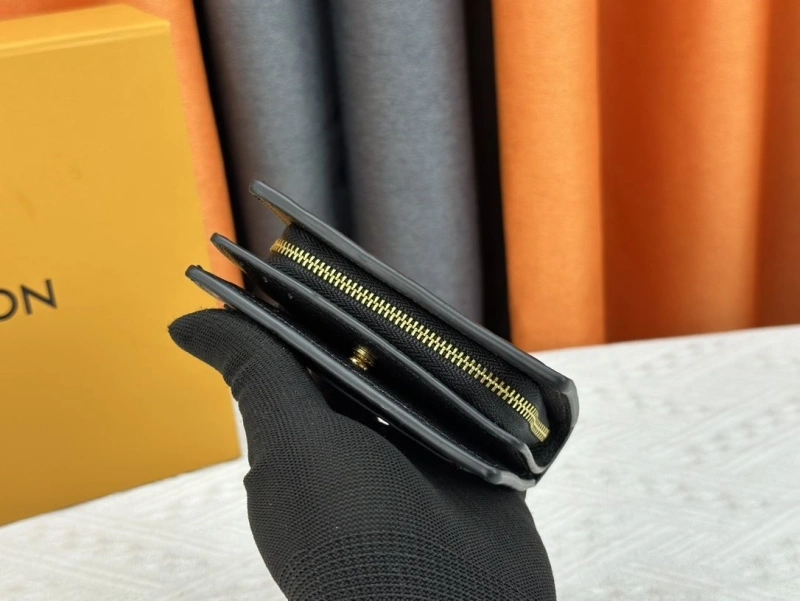 LV Wallets 4233G-0573