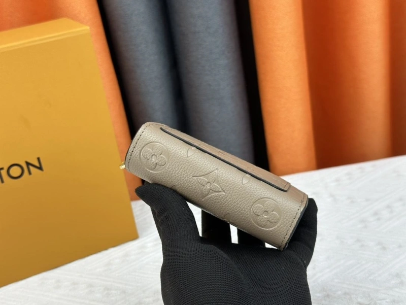LV Wallets 4233G-0574