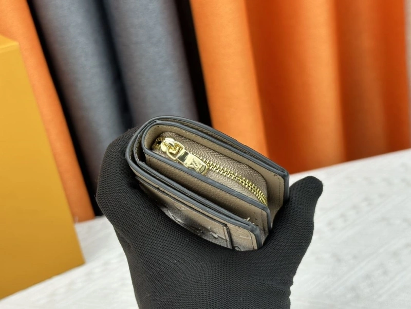 LV Wallets 4233G-0574