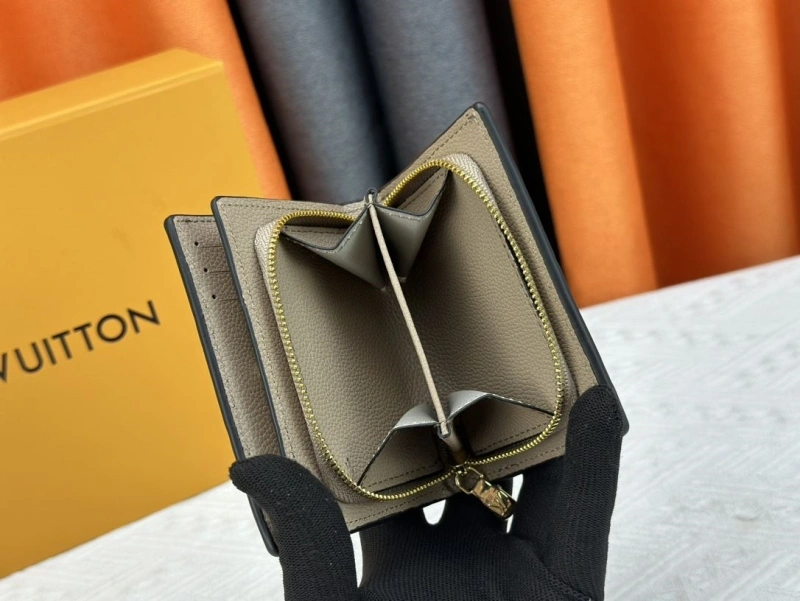 LV Wallets 4233G-0574