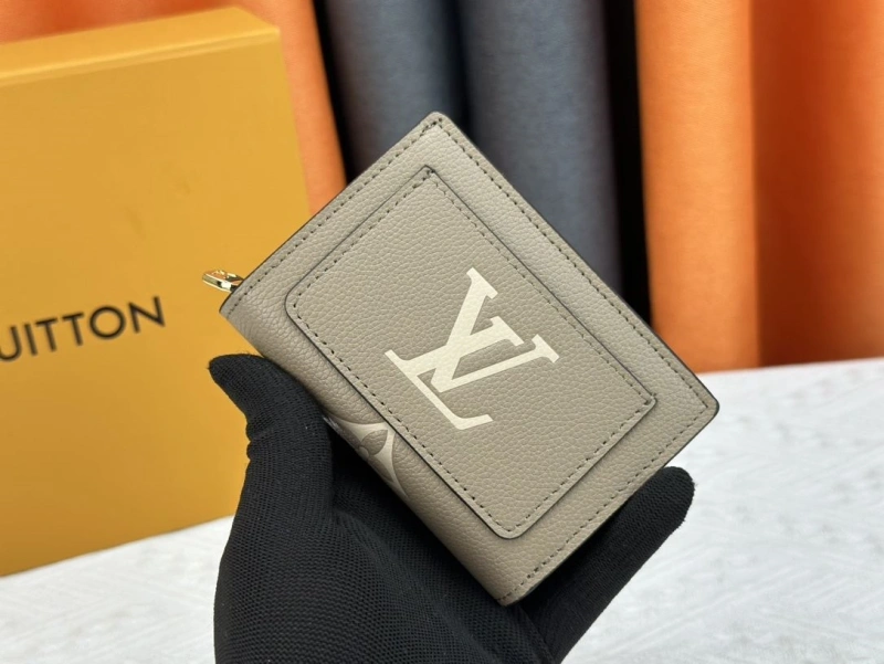 LV Wallets 4233G-0577