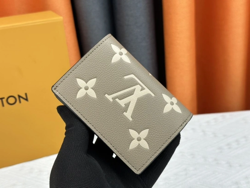 LV Wallets 4233G-0577