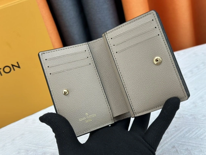 LV Wallets 4233G-0577