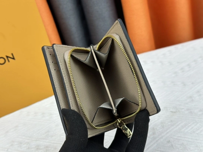 LV Wallets 4233G-0577