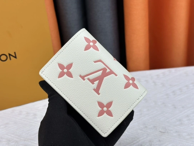 LV Wallets 4233G-0578