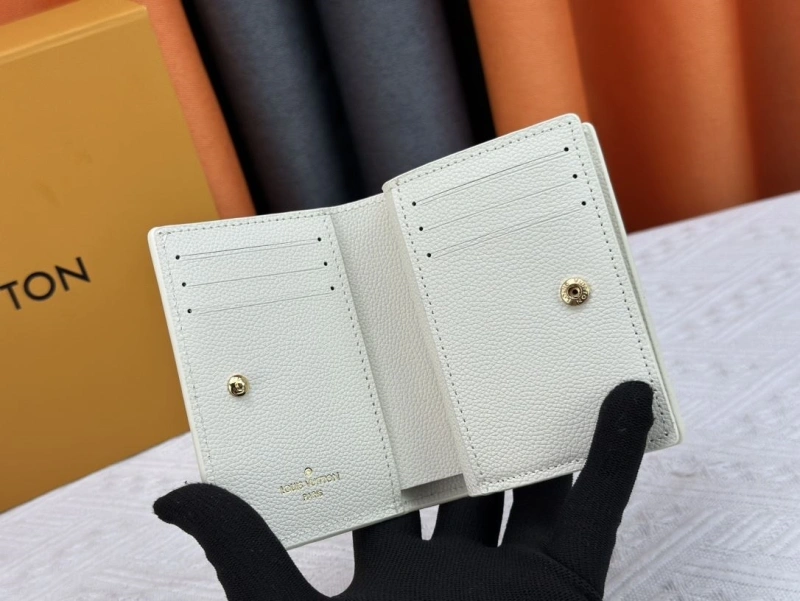LV Wallets 4233G-0578