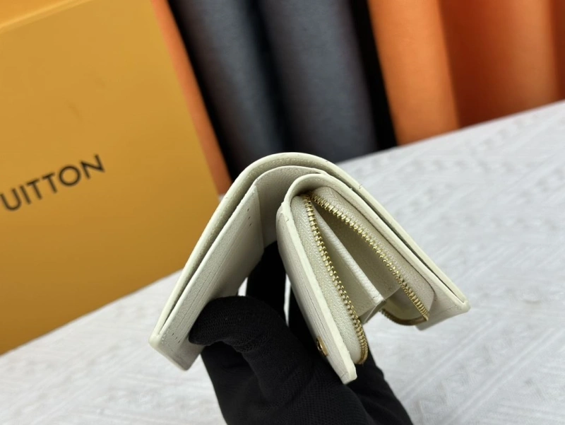 LV Wallets 4233G-0578