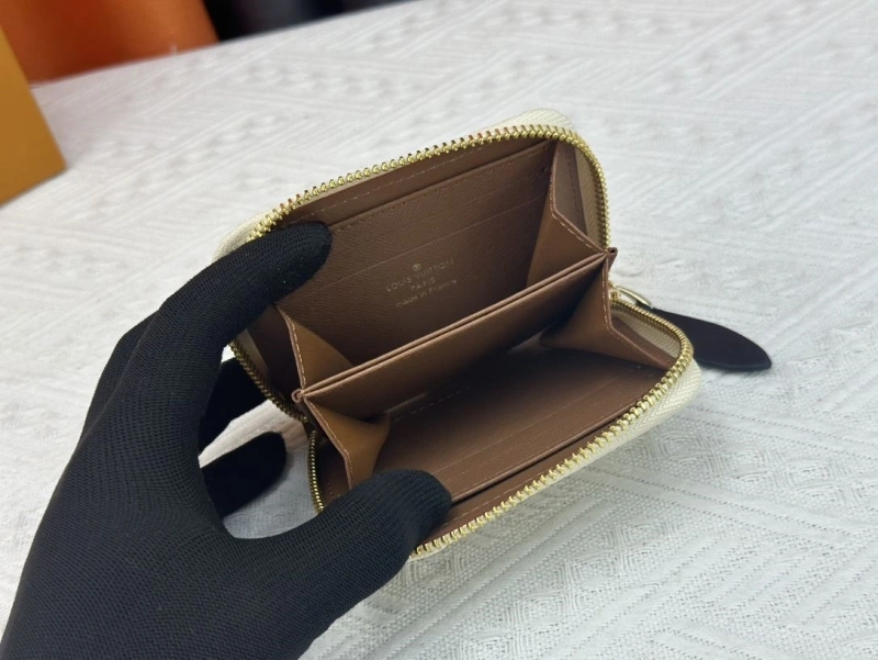 LV Wallets 4233G-0580