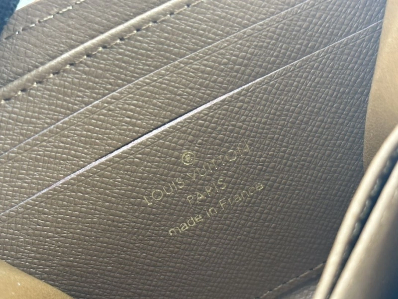 LV Wallets 4233G-0580