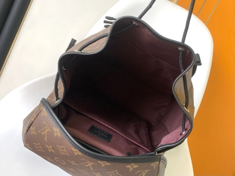 LV Backpacks 4233G-0592