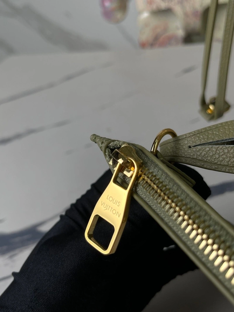 LV Shopping Bags 4233G-0675