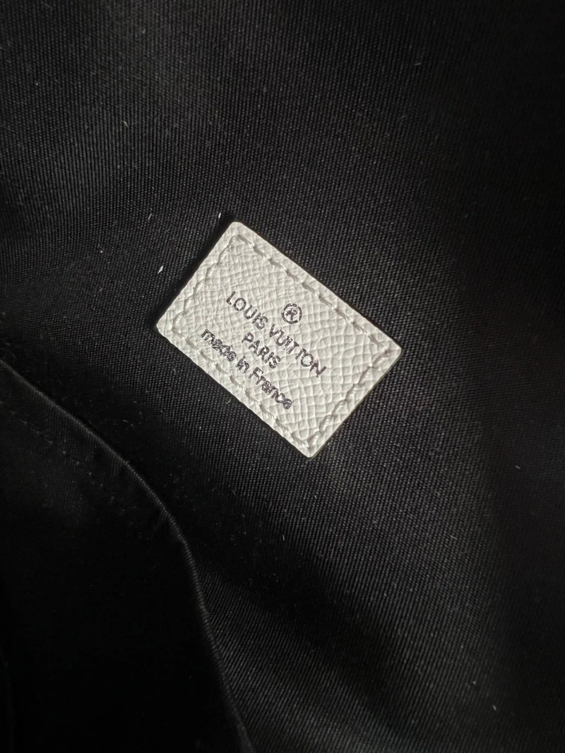 LV Backpacks 4233G-0781