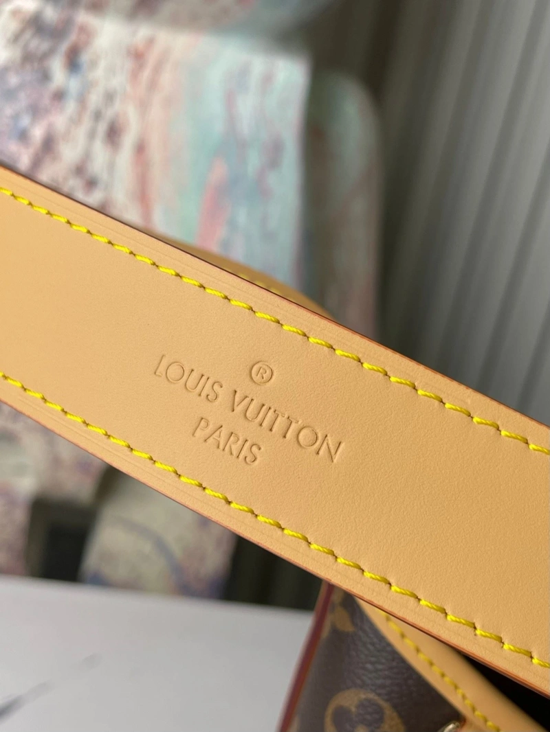 LV Shopping Bags 4233G-0790