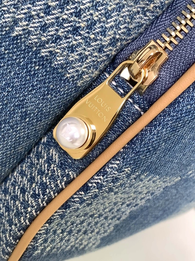 LV Backpacks 4233G-0876
