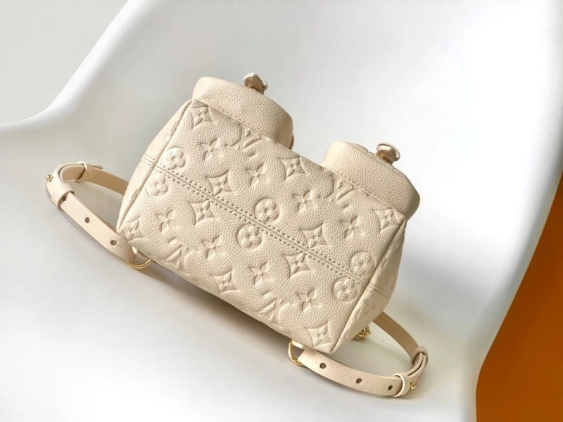 LV Backpacks 4233H-0165
