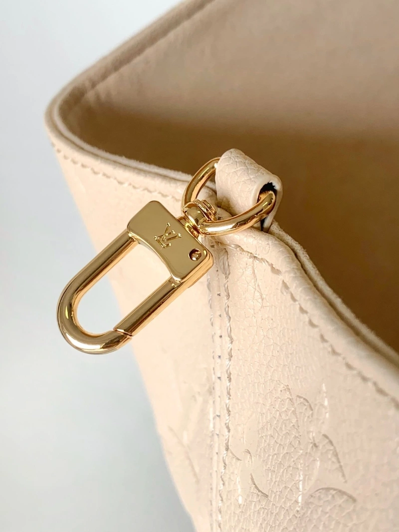 LV Backpacks 4233H-0165
