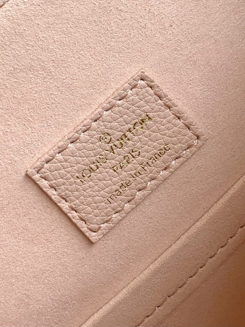 LV Backpacks 4233H-0166