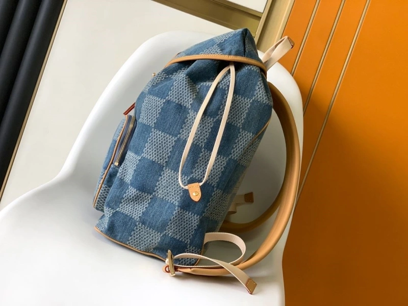 LV Backpacks 4233H-0271