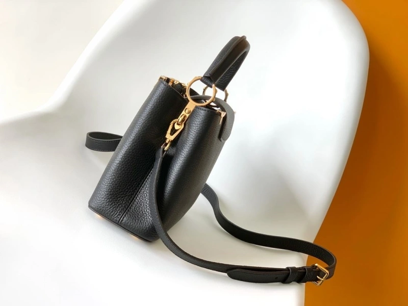 LV Capucines Bags 4233H-0277