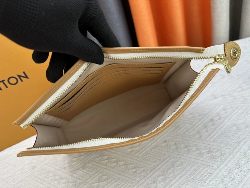 LV Clutch Bags 4233H-0331