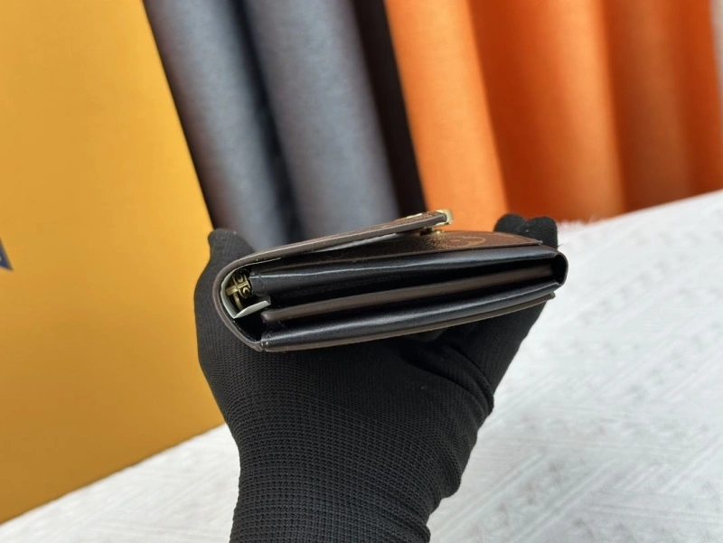 LV Wallets 4233H-0405