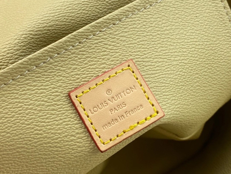 LV Cosmetic Bags 4233H-0412