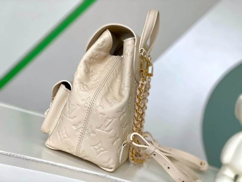 LV Backpacks 4233H-0425