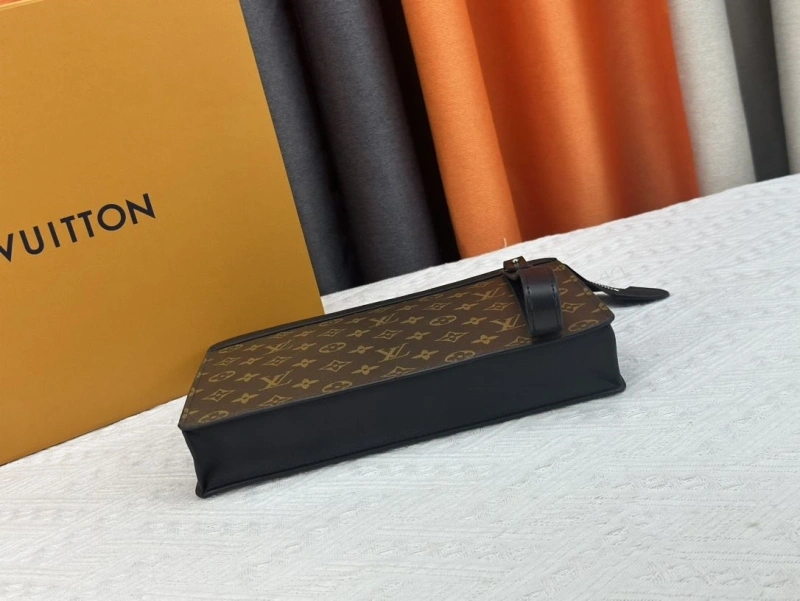 LV Clutch Bags 4233H-0446