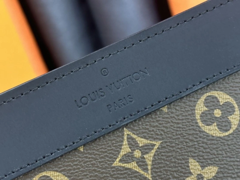 LV Clutch Bags 4233H-0446