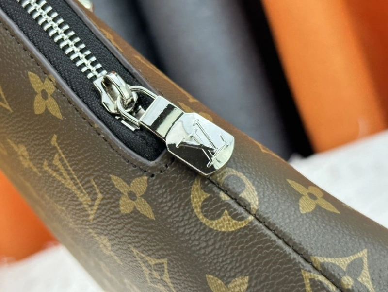 LV Clutch Bags 4233H-0448