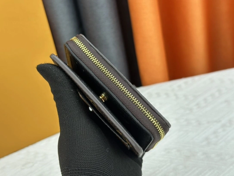 LV Wallets 4233H-0508