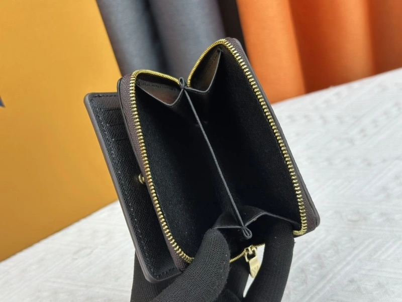 LV Wallets 4233H-0508