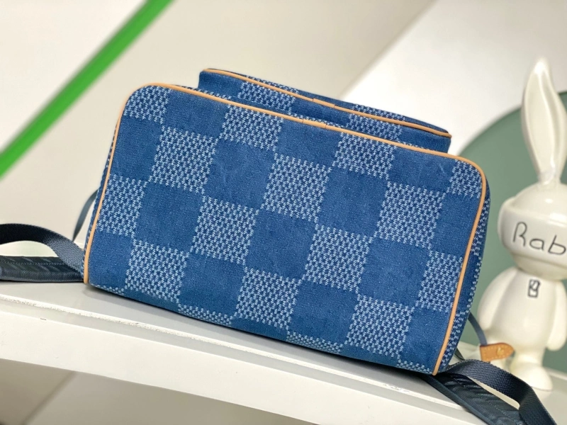 LV Backpacks 4233H-0572