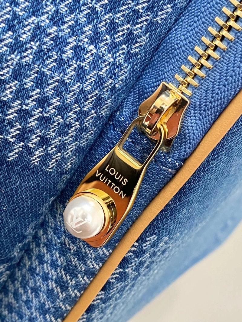 LV Backpacks 4233H-0572