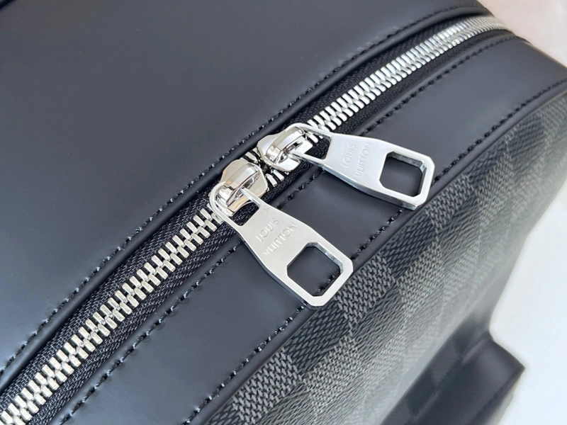 LV Backpacks 4233H-0711