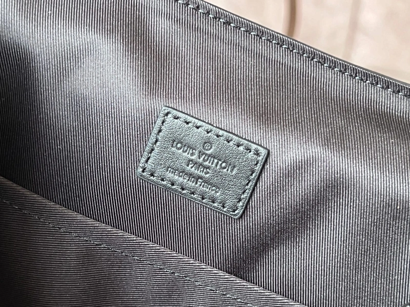 LV Backpacks 4233H-0731