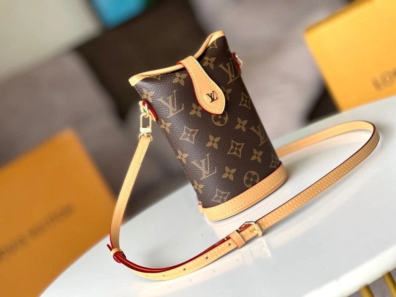 LV Clutch Bags 4233H-0740