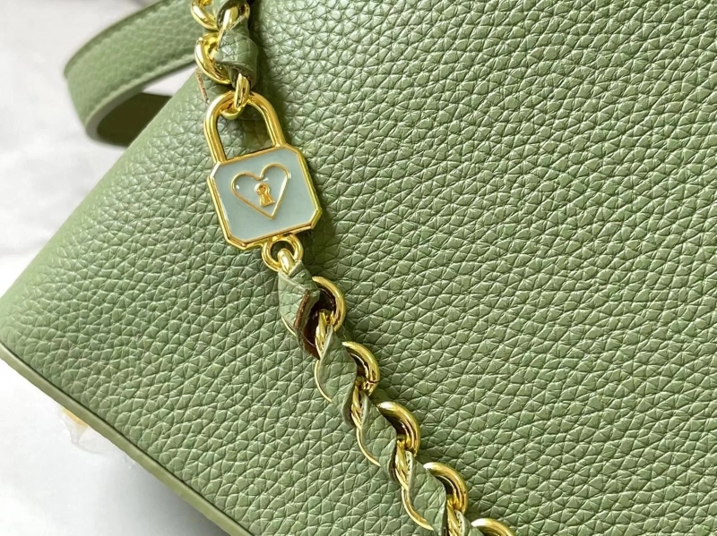 LV Capucines Bags 4233H-0831
