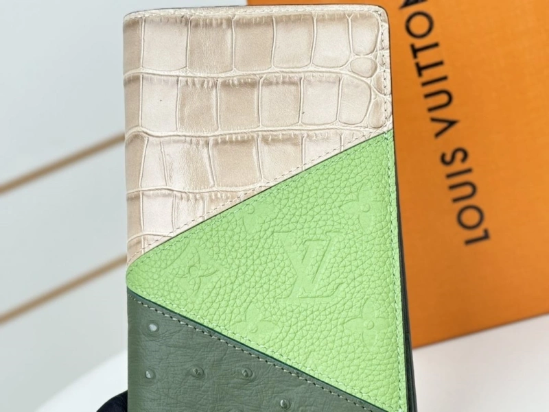 LV Wallets 4233H-0911