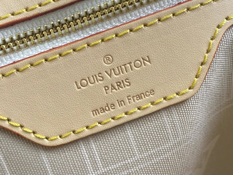 LV Travel Bags 4233H-1032