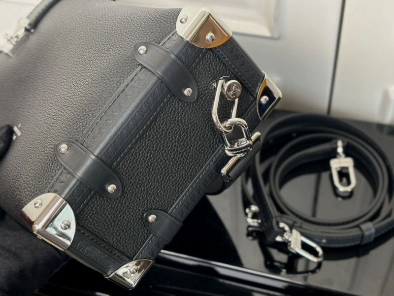 LV Box Bags 4233H-1117